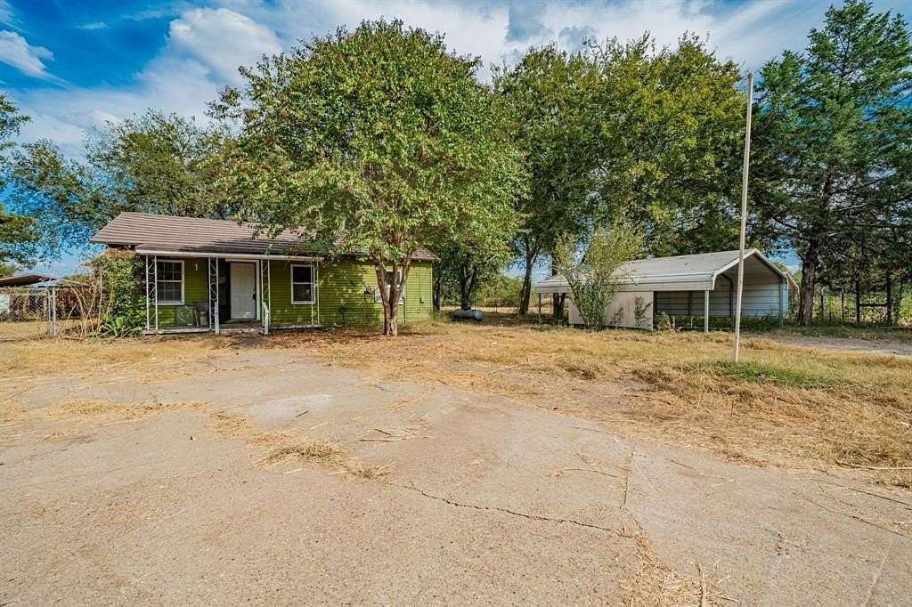 3 Acres of Residential Land with Home for Sale in Corsicana, Texas