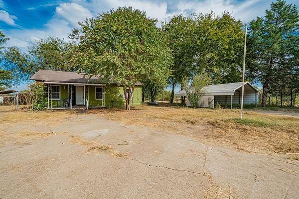 3 Acres of Residential Land with Home for Sale in Corsicana, Texas