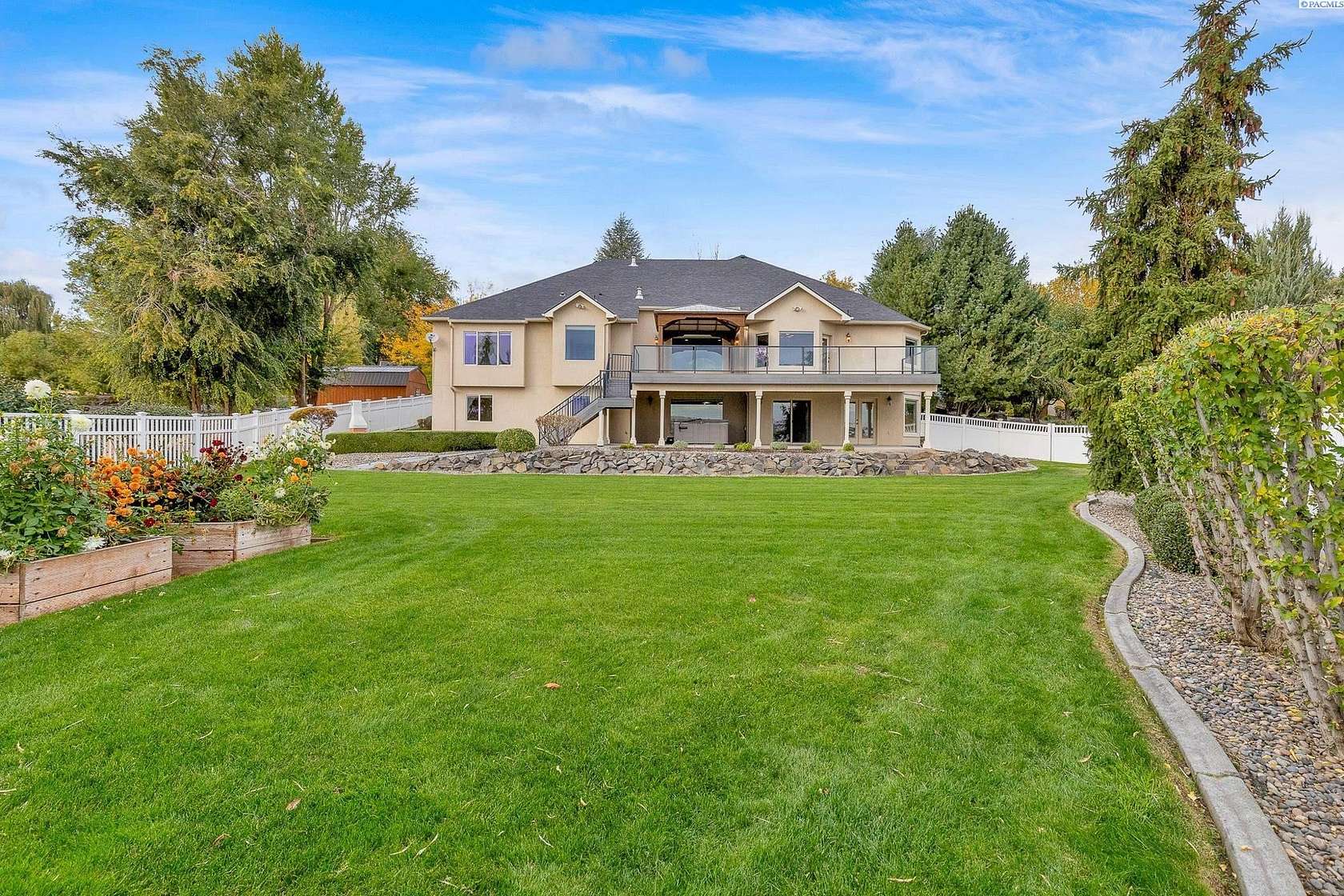 4.35 Acres of Land with Home for Sale in Kennewick, Washington