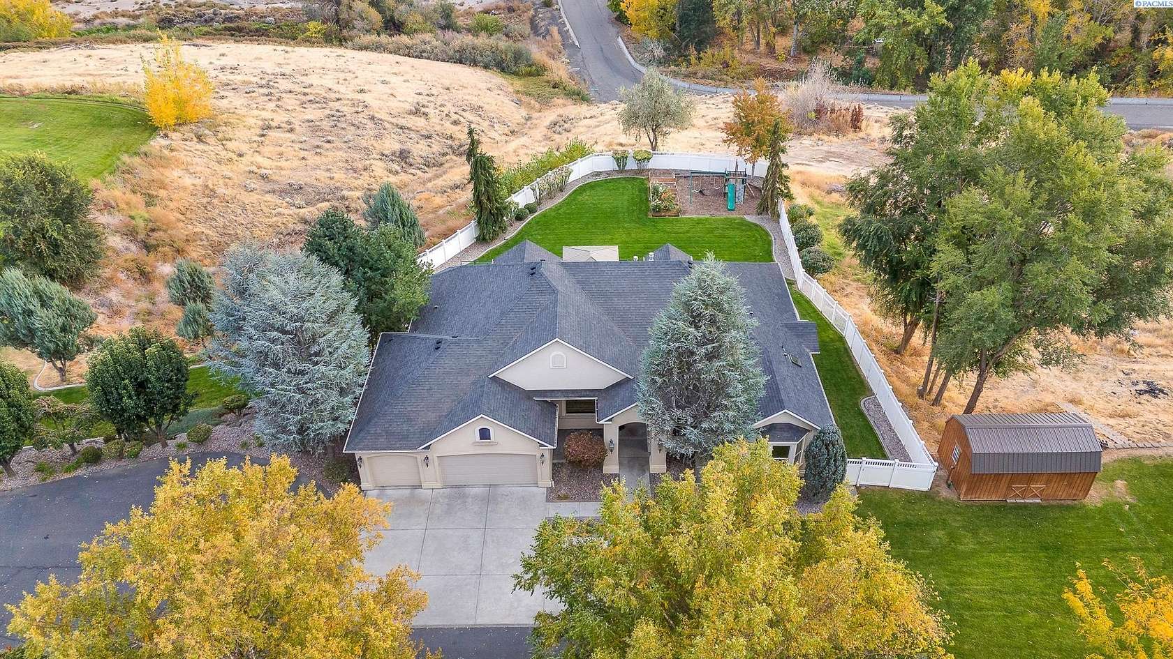 4.35 Acres of Land with Home for Sale in Kennewick, Washington