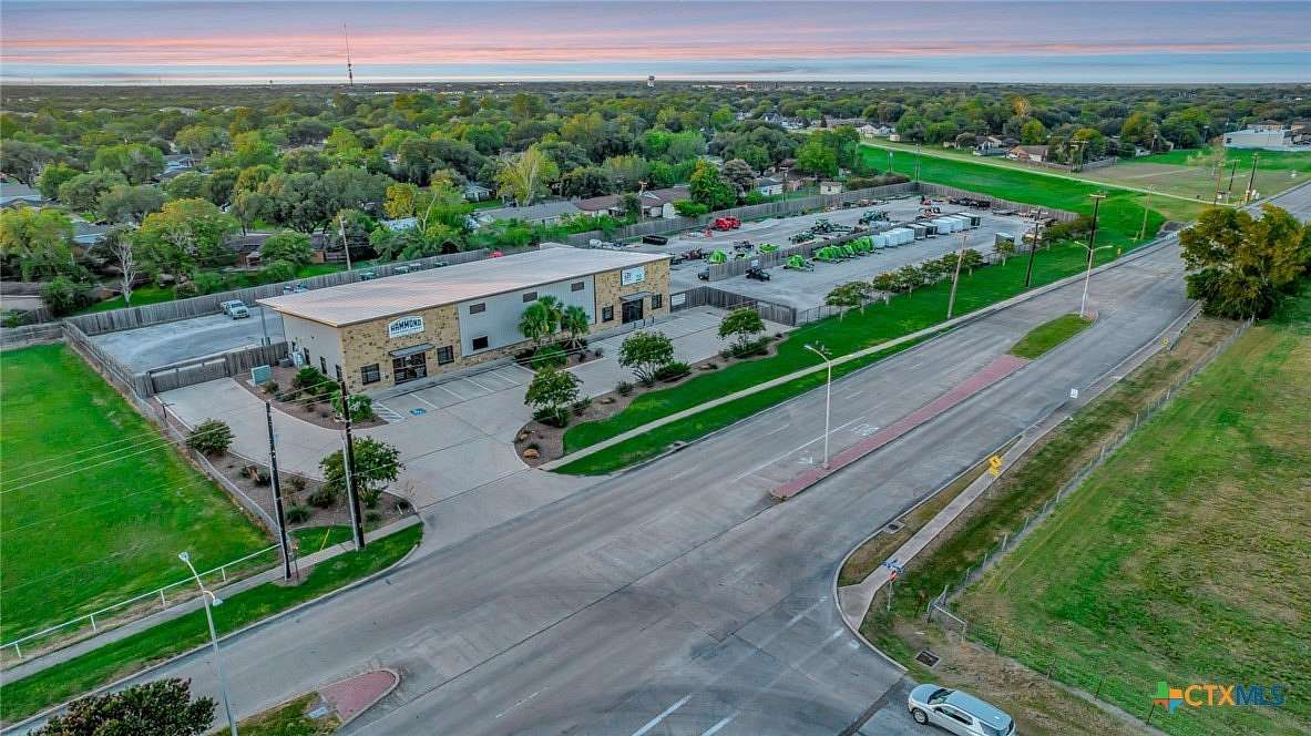 3.15 Acres of Improved Commercial Land for Sale in Victoria, Texas