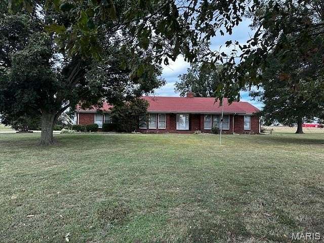 2.72 Acres of Residential Land with Home for Sale in Sikeston, Missouri