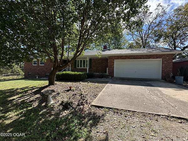 4 Acres of Residential Land with Home for Sale in Neosho, Missouri