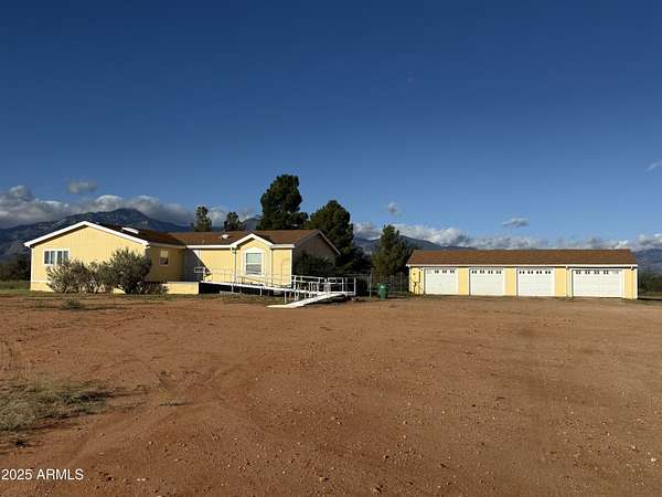 4 Acres of Residential Land with Home for Sale in Hereford, Arizona