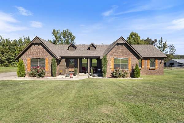 5 Acres of Residential Land with Home for Sale in Vilonia, Arkansas