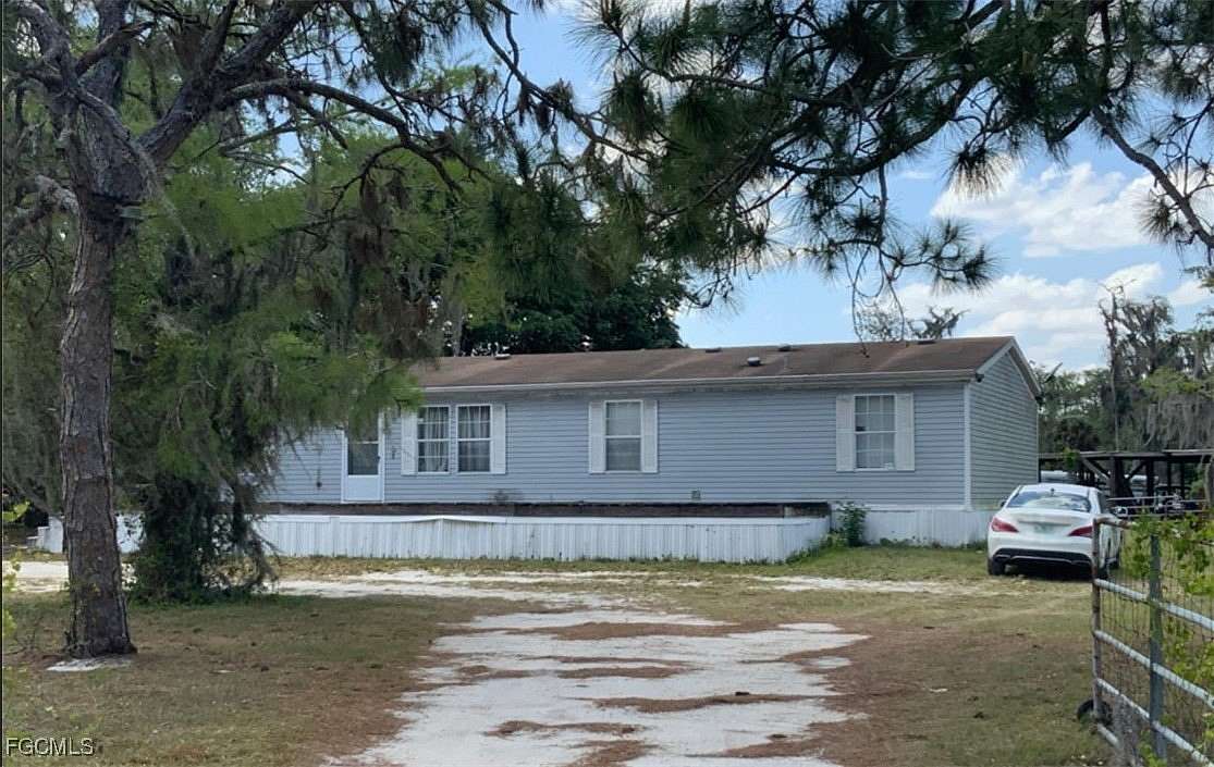 2.5 Acres of Residential Land with Home for Sale in Clewiston, Florida