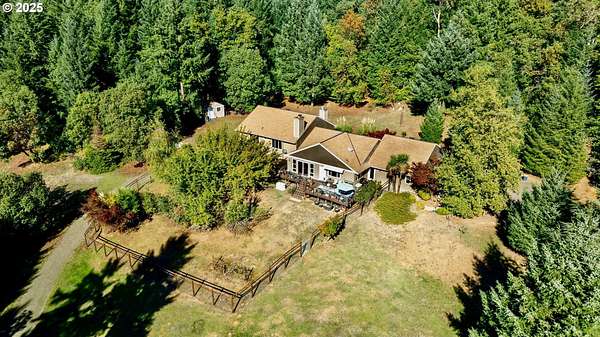 5.1 Acres of Residential Land with Home for Sale in Roseburg, Oregon