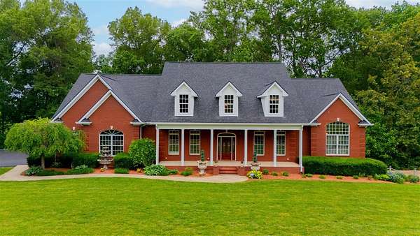 2.56 Acres of Land with Home for Sale in Bowling Green, Kentucky