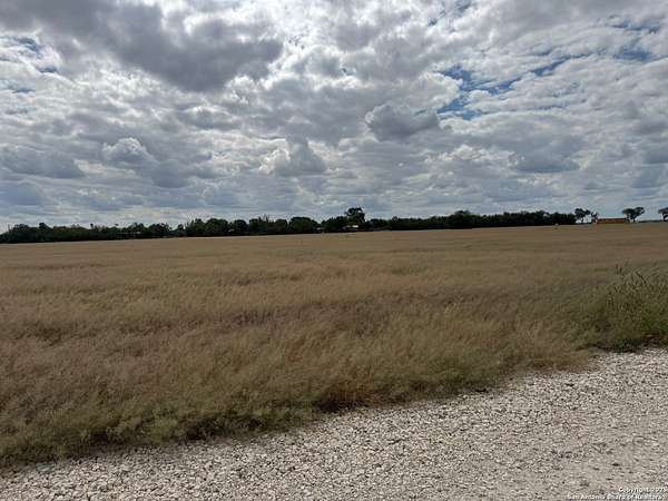 5 Acres of Residential Land for Sale in La Pryor, Texas
