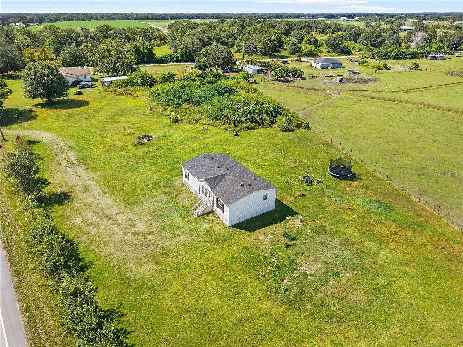 2 Acres of Residential Land with Home for Sale in Wauchula, Florida