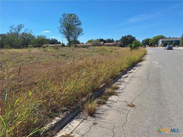 8 Acres of Residential Land for Sale in Seguin, Texas