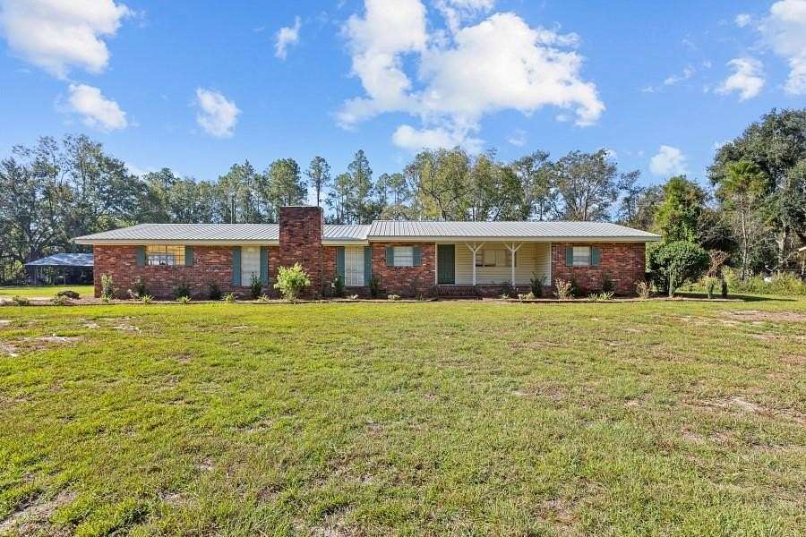 1.6 Acres of Residential Land with Home for Sale in Baxley, Georgia