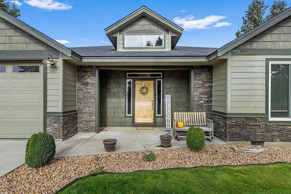 5 Acres of Residential Land with Home for Sale in Terrebonne, Oregon