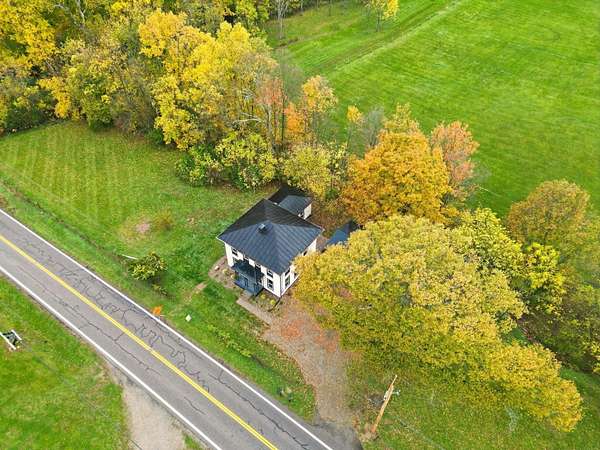 1.53 Acres of Residential Land with Home for Sale in Mount Vernon, Ohio