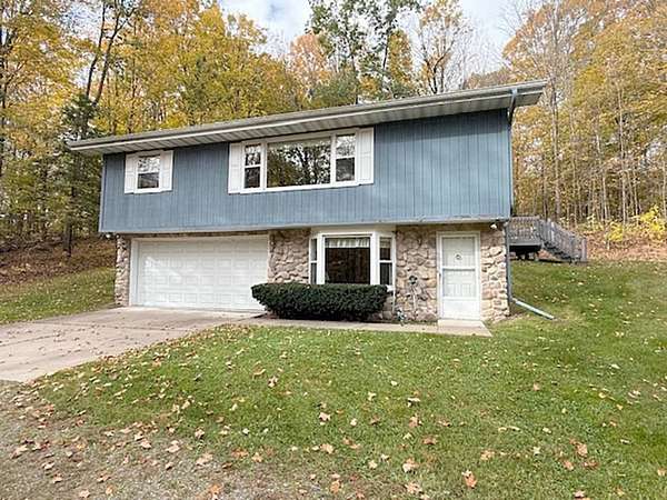 40 Acres of Recreational Land with Home for Sale in Rosholt, Wisconsin