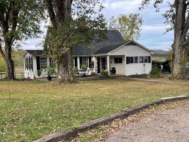 21 Acres of Agricultural Land with Home for Sale in Southside, Tennessee