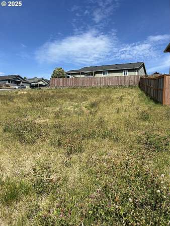 0.18 Acres of Residential Land for Sale in Lafayette, Oregon