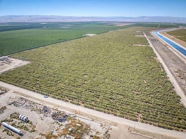 381 Acres of Agricultural Land for Sale in Bakersfield, California