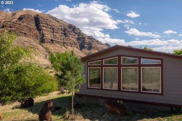 17.9 Acres of Land with Home for Sale in Imnaha, Oregon