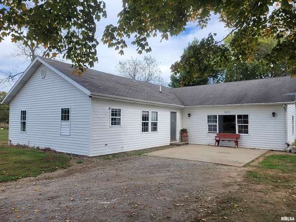 5 Acres of Land with Home for Sale in Mount Vernon, Illinois