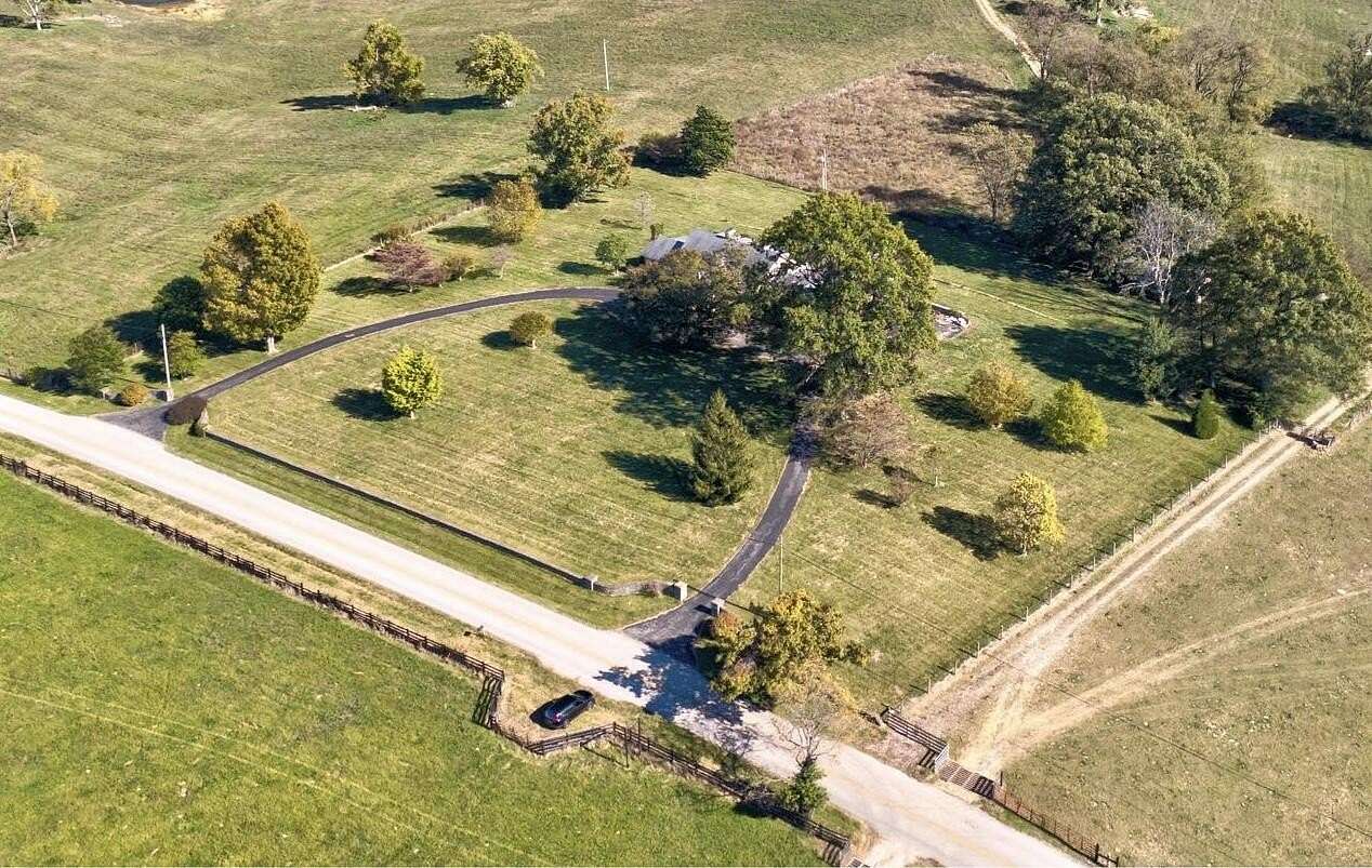 5.2 Acres of Residential Land with Home for Sale in Paris, Kentucky