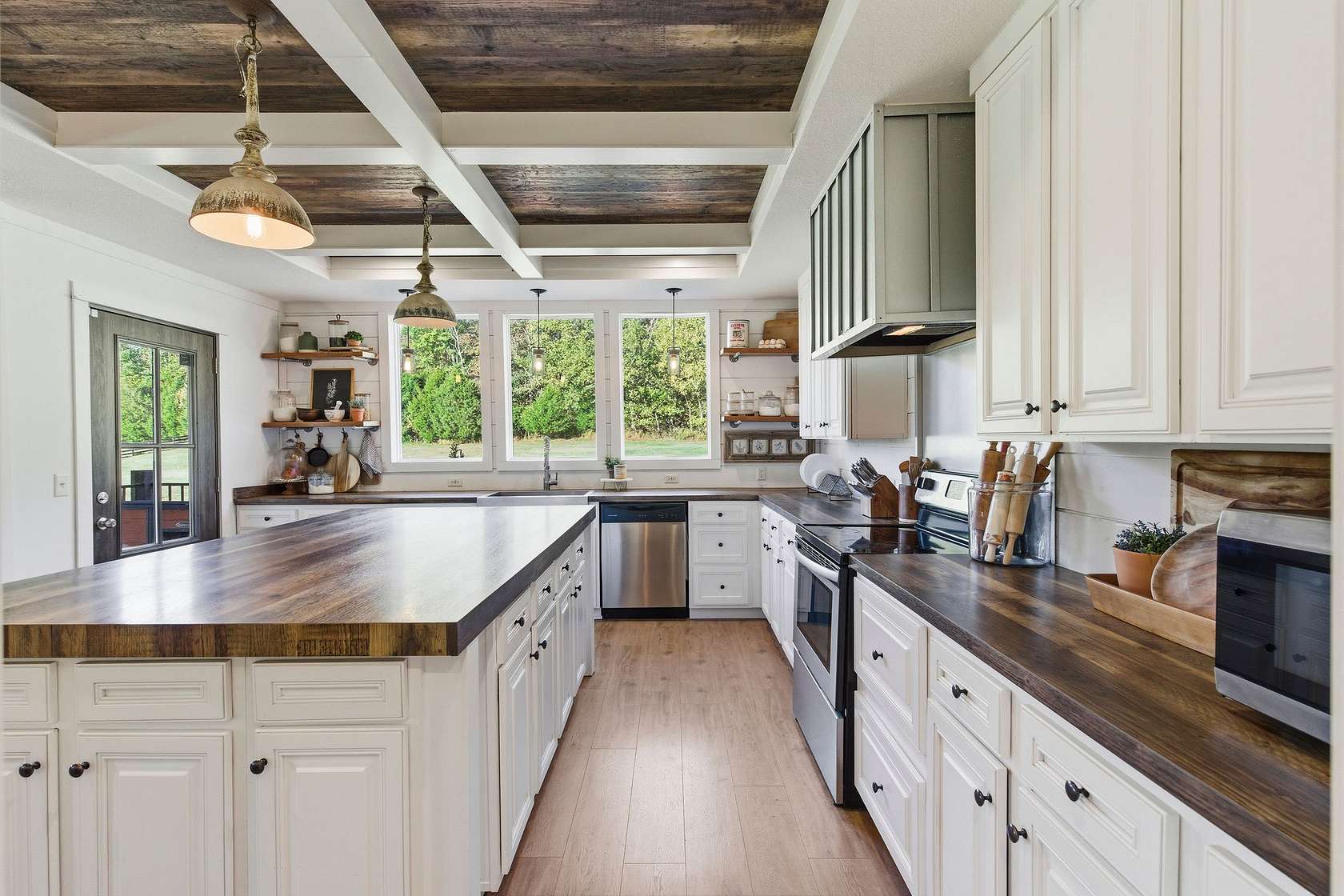 11.4 Acres of Land with Home for Sale in Mount Pleasant, Tennessee