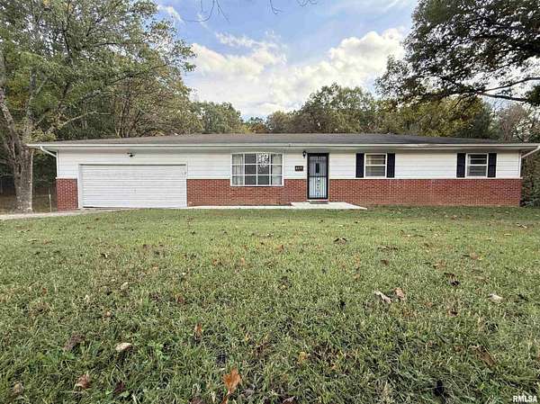 12 Acres of Recreational Land with Home for Sale in Harrisburg, Illinois