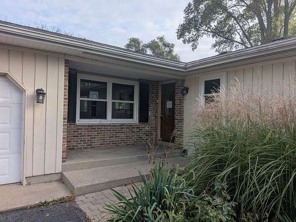 2 Acres of Residential Land with Home for Sale in McHenry, Illinois