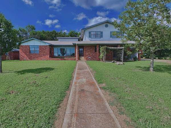 25 Acres of Land with Home for Sale in Hugo, Oklahoma