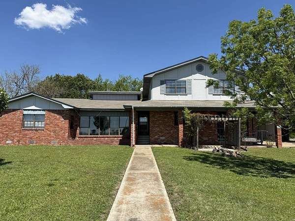 25 Acres of Land with Home for Sale in Hugo, Oklahoma