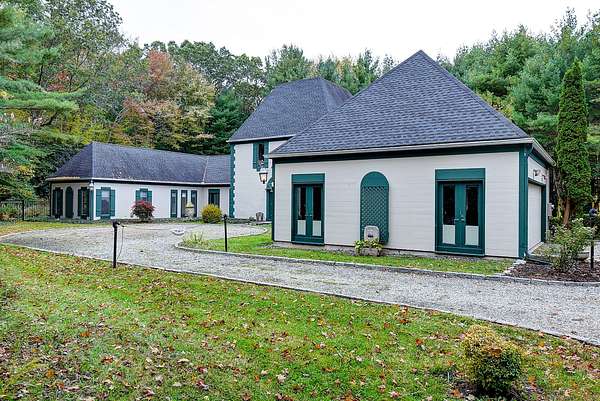 3.2 Acres of Residential Land with Home for Sale in Middlebury, Connecticut