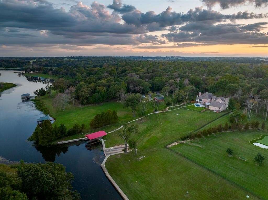 2.7 Acres of Residential Land with Home for Sale in Athens, Texas