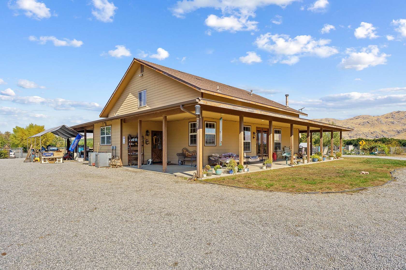 19.4 Acres of Land with Home for Sale in Lindsay, California