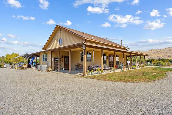 19.4 Acres of Land with Home for Sale in Lindsay, California