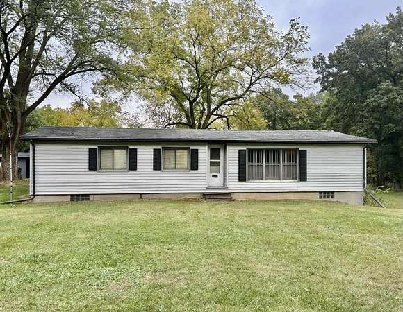 4.87 Acres of Residential Land with Home for Sale in Hebron, Indiana