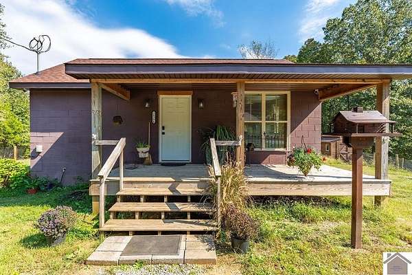 0.9 Acres of Land with Home for Sale in Cadiz, Kentucky