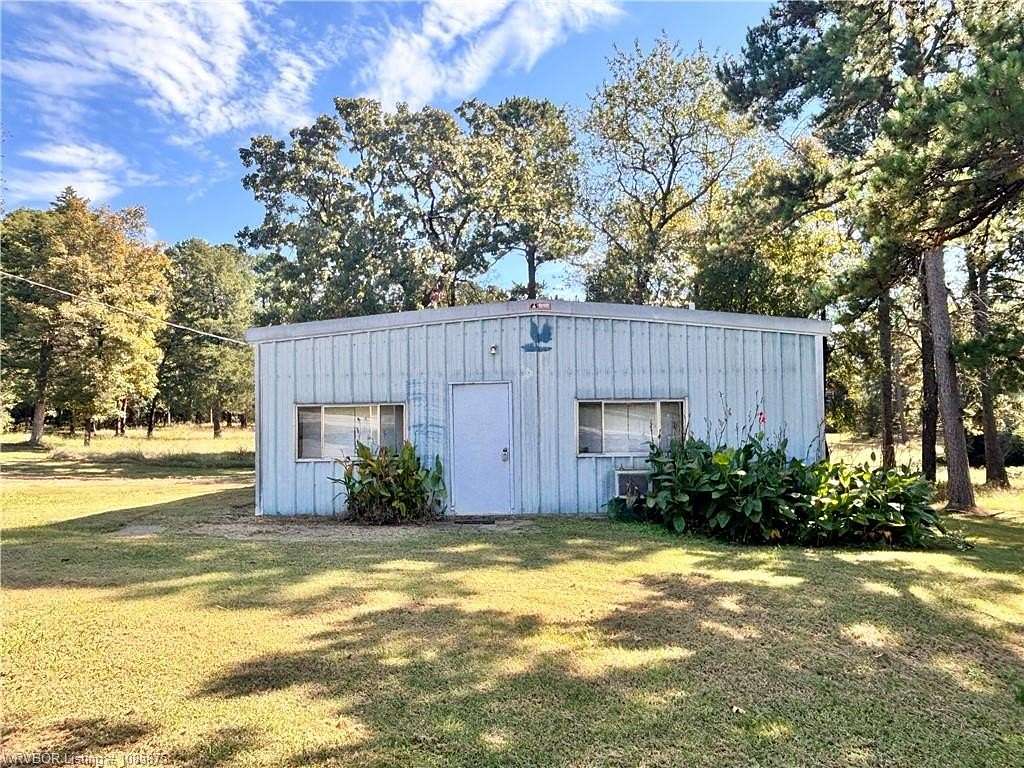 1.5 Acres of Improved Mixed-Use Land for Sale in Hartford, Arkansas