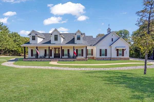 4.27 Acres of Residential Land with Home for Sale in Whitewright, Texas