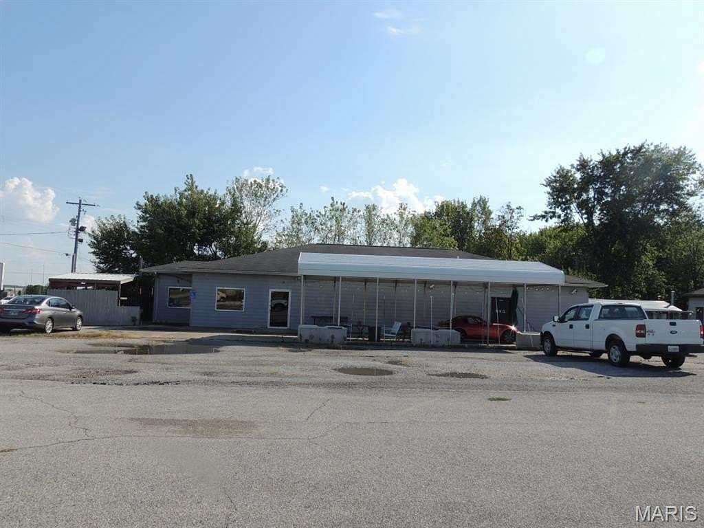 1.5 Acres of Improved Commercial Land for Sale in Greenville, Illinois