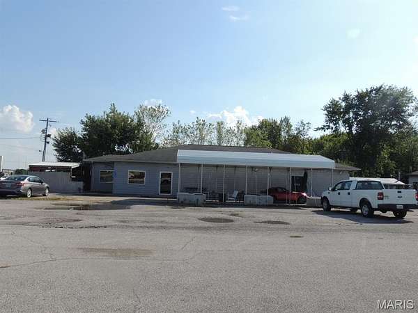 1.5 Acres of Improved Commercial Land for Sale in Greenville, Illinois