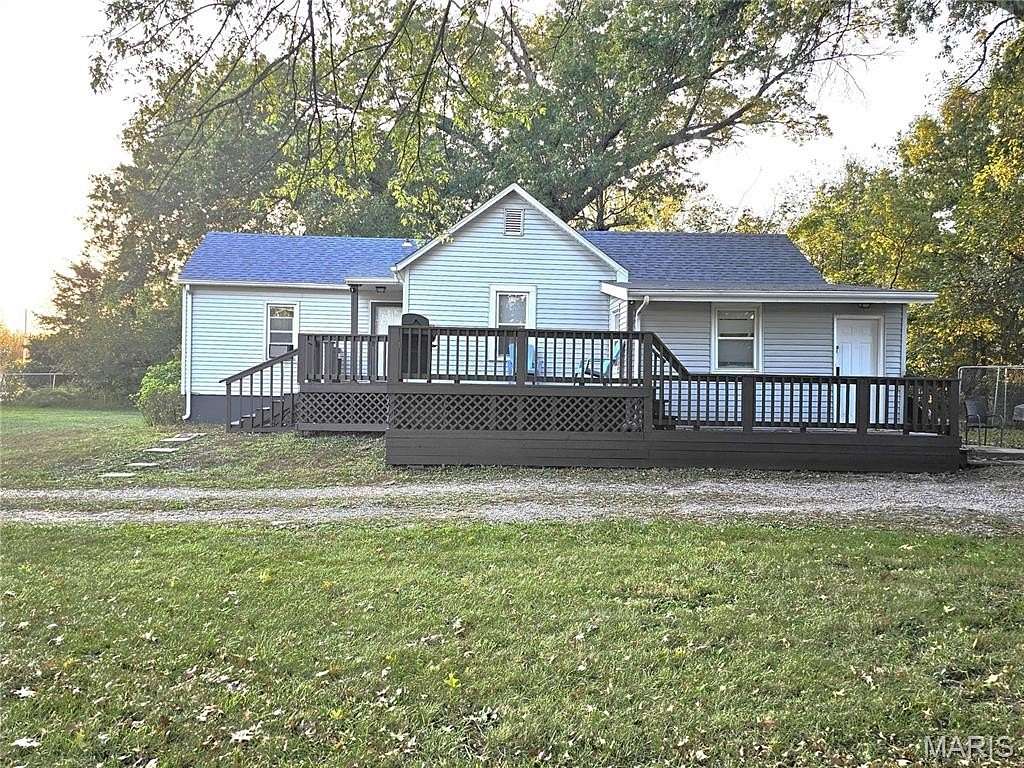 3.66 Acres of Residential Land with Home for Sale in Mexico, Missouri