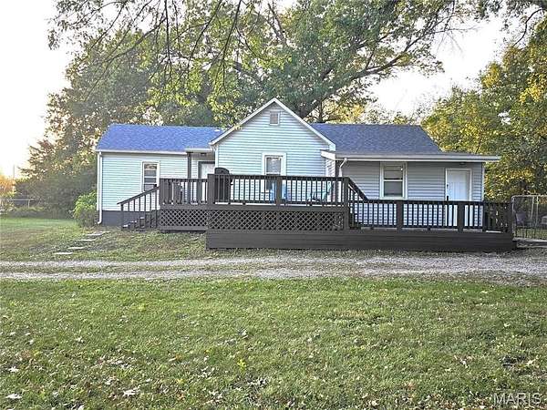 3.66 Acres of Residential Land with Home for Sale in Mexico, Missouri