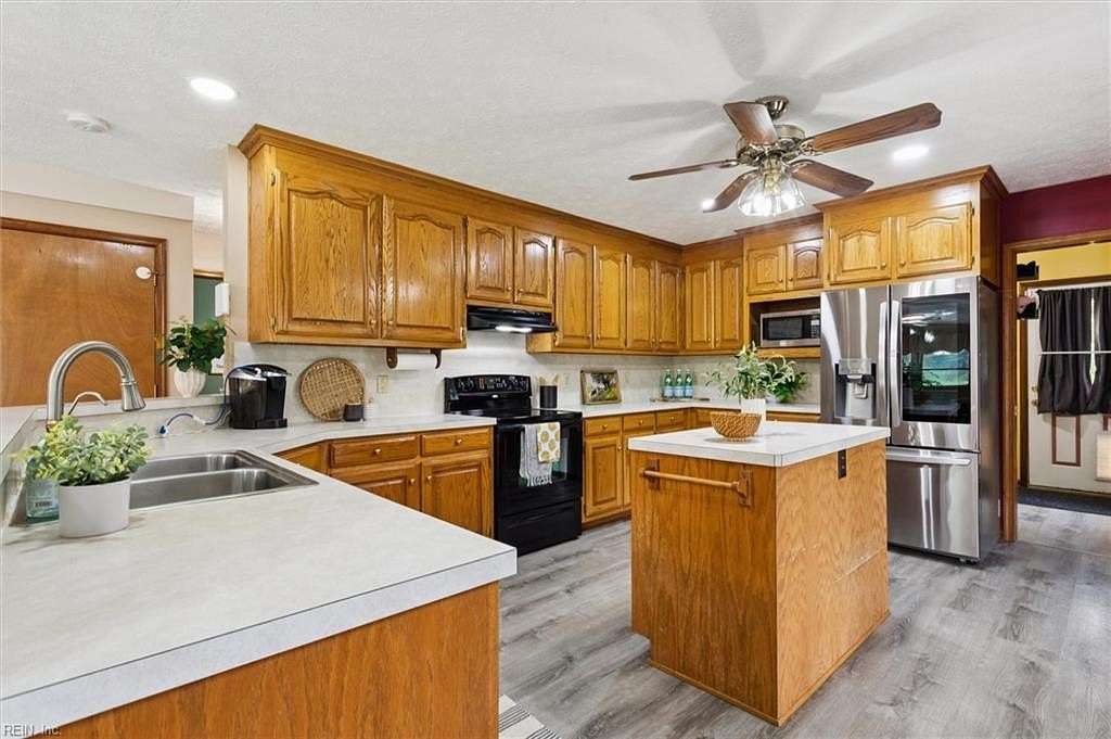 4.39 Acres of Residential Land with Home for Sale in Gloucester, Virginia