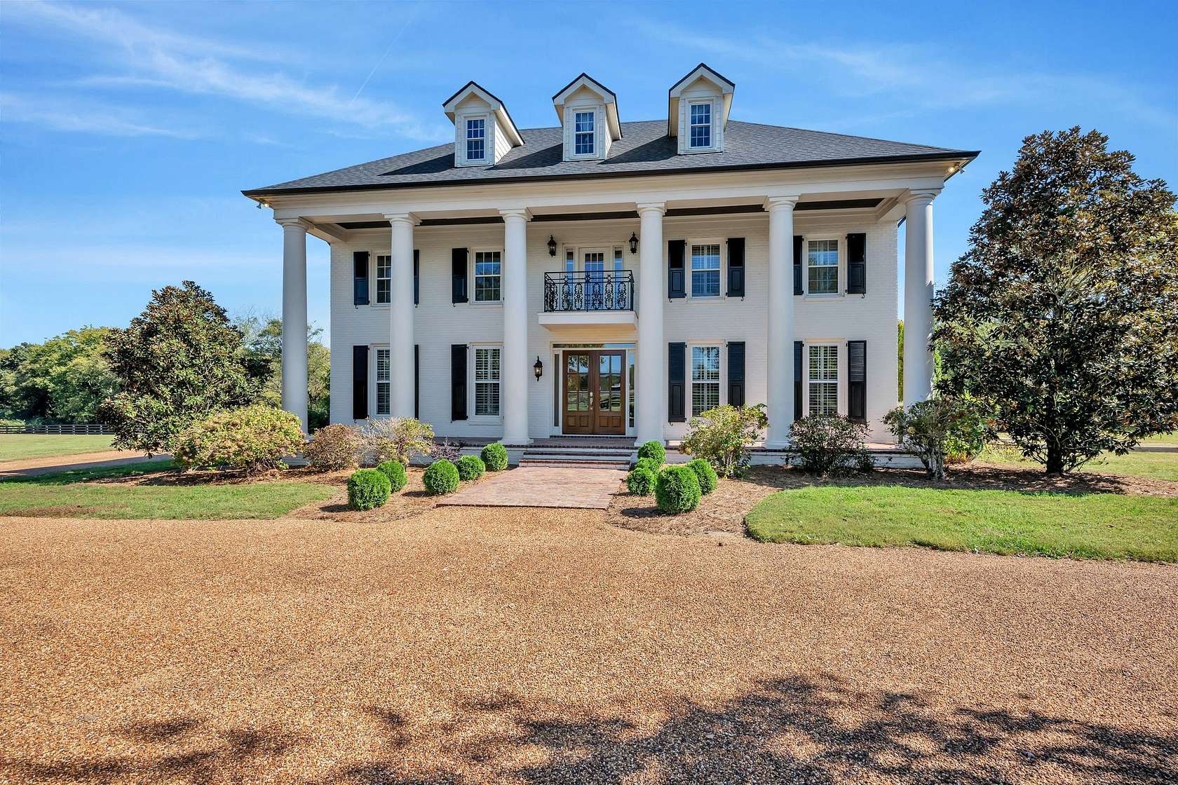 7.84 Acres of Residential Land with Home for Sale in Franklin, Tennessee