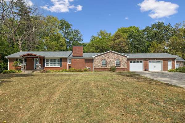 2 Acres of Residential Land with Home for Sale in Clarksville, Tennessee