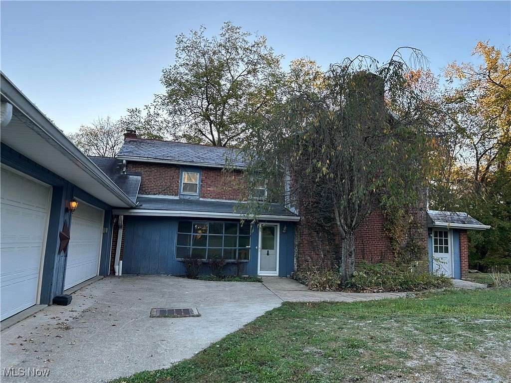 3.69 Acres of Residential Land with Home for Sale in Zanesville, Ohio