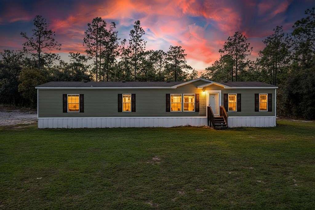 1.84 Acres of Residential Land with Home for Sale in Morriston, Florida