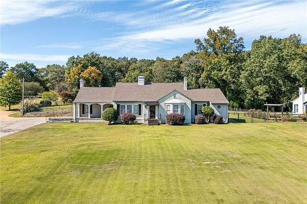 2.83 Acres of Residential Land with Home for Sale in La Fayette, Alabama