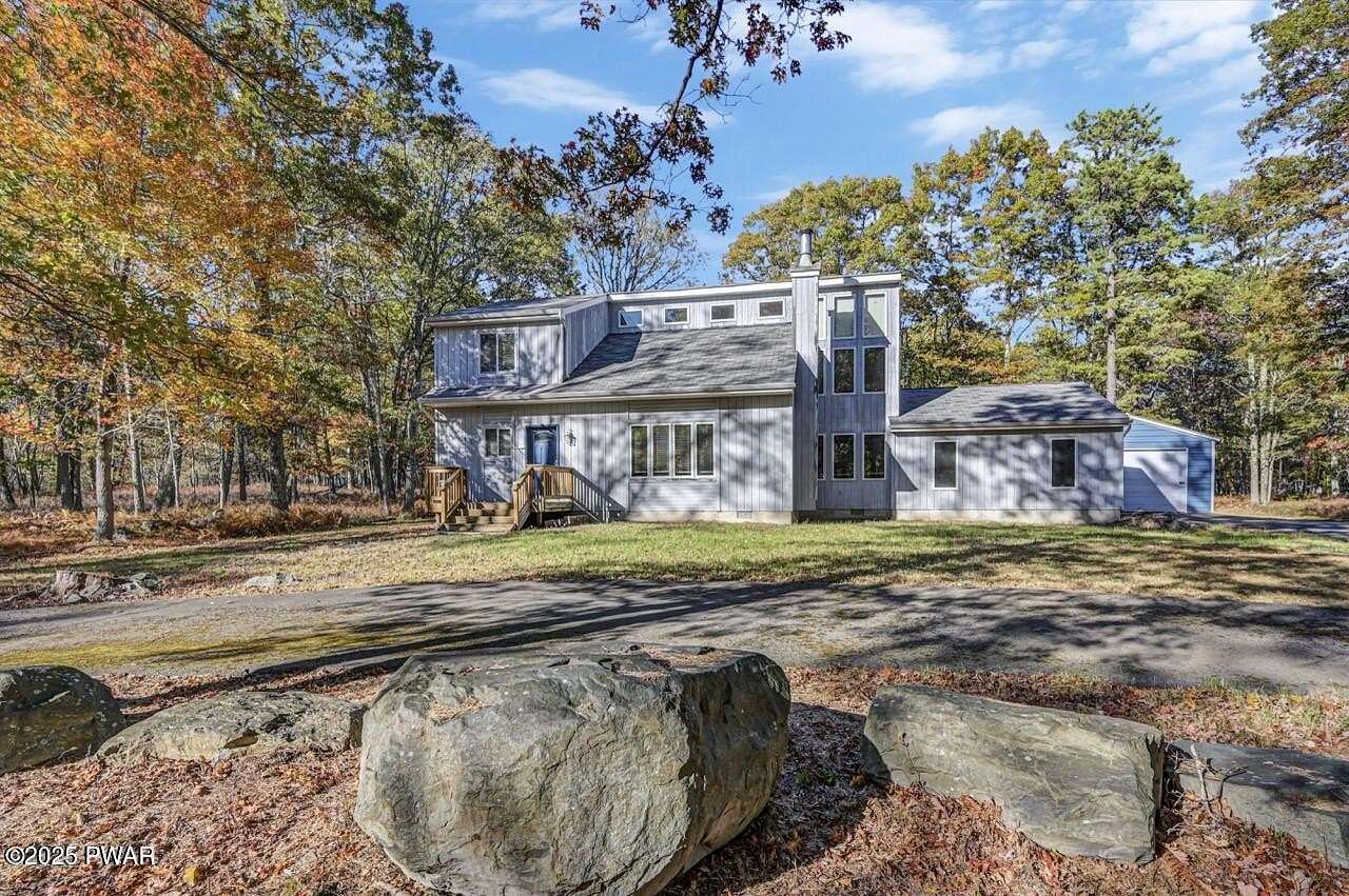 3.3 Acres of Residential Land with Home for Sale in Bushkill, Pennsylvania