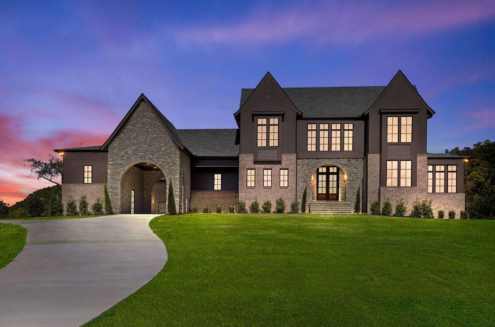 5.4 Acres of Residential Land with Home for Sale in Hendersonville, Tennessee